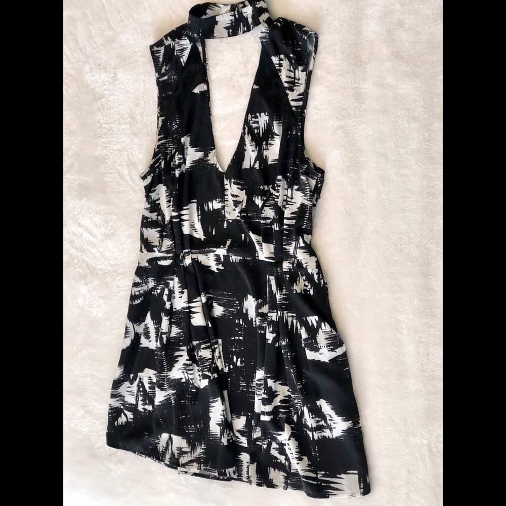 Black and white flowy dress ! Size L